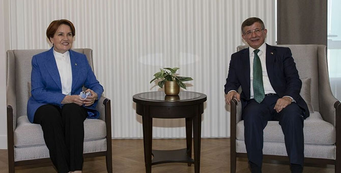 Gelecek Partisi lideri Davutoğlu'ndan İYİ Parti lideri Akşener'e ziyaret