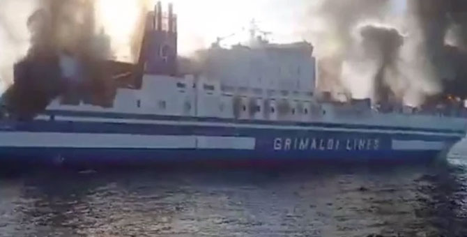 Yunanistan'daki feribot yangınında 1'i Türk, 12 yolcu kayıp