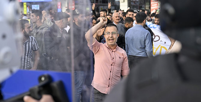 İstanbul karıştı: 'Van' protestolarında 100'den fazla gözaltı