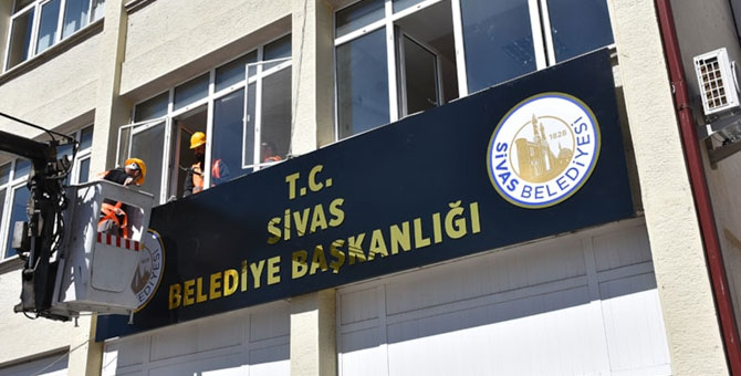 Sivas'ı kazanan BBP, belediye tabelasına 'T.C.' ibaresini ekledi