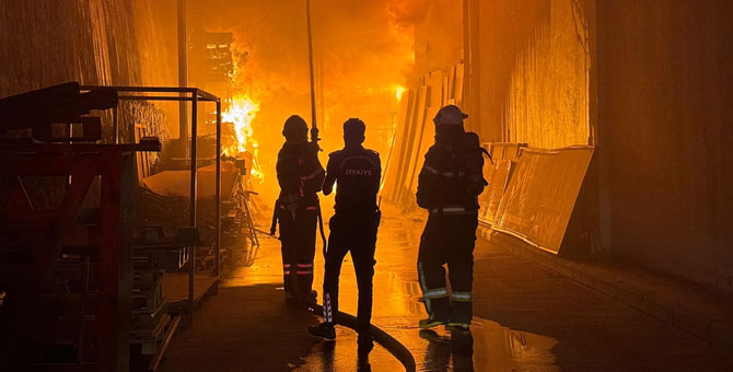 Kahramanmaraş’ta ahşap fabrikasında büyük yangın