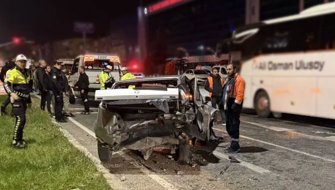 Yozgat'ta 4 araç birbirine girdi: 1'i ağır 7 yaralı