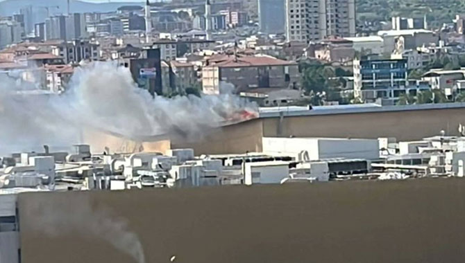 İstanbul Pendik'te alışveriş merkezinde korkutan yangın!