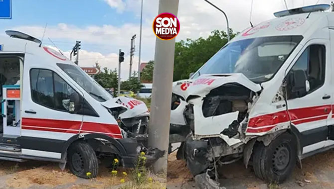 Bitlis'te ambulans, otomobile çarptı: 10 kişi yaralandı