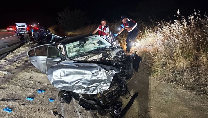 Edirne'de otomobiller çarpıştı, araçlar 50 metre savruldu: 9 ağır yaralı