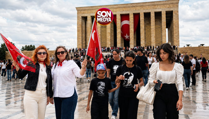 30 Ağustos'ta Anıtkabir doldu taştı: Yurttaşlardan Atatürk'e vefa ziyareti