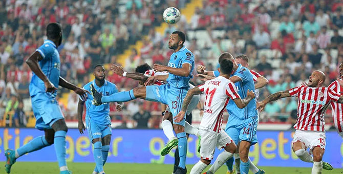 Trabzonspor Antalyaspor'dan fark yedi, ilk mağlubiyetini aldı