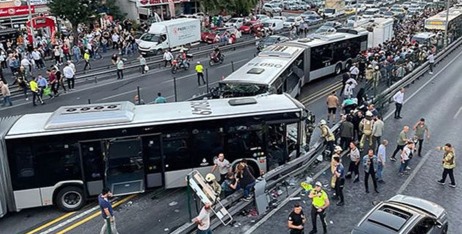 Avcılar'da 4 metrobüs çarpıştı: 85 kişi yaralandı