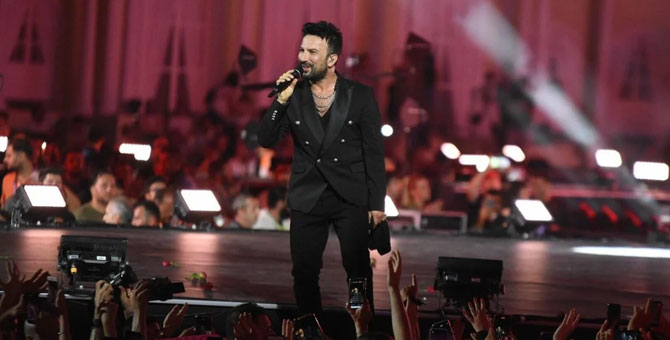 Tarkan'dan İzmir konseri yorumu: 'Ne kadar özlemişiz böyle hissetmeyi'