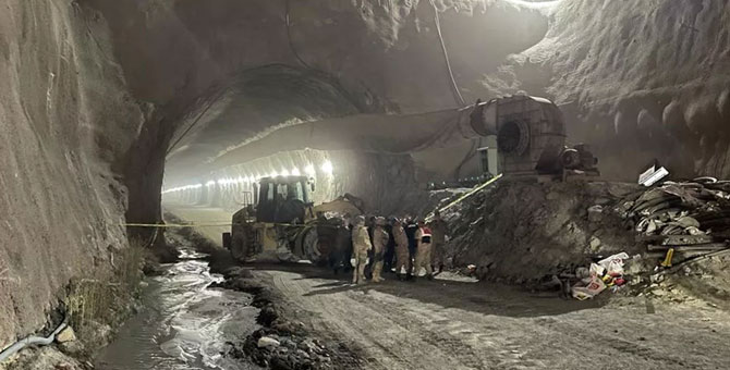 Van'da tünel çöktü: Enkaz altında kalan 2 işçi yaşamını yitirdi