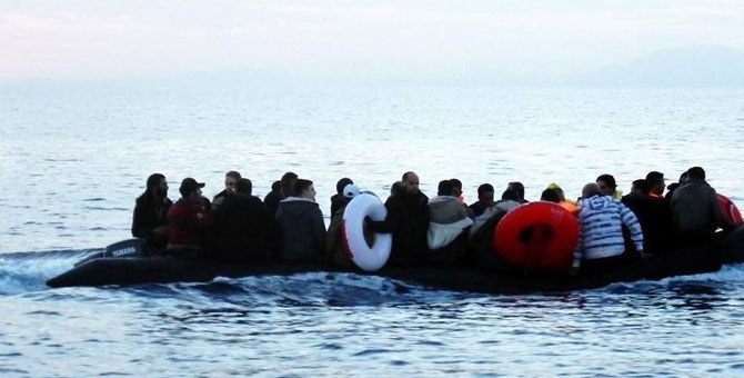 İspanya'da göçmenleri taşıyan bot battı: 51 ölü