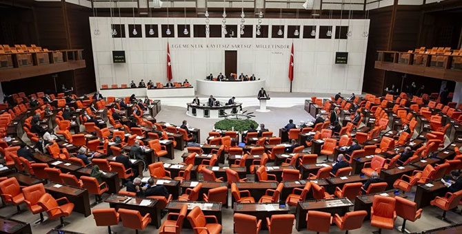 İYİ Parti'nin öğretmenlerle ilgili önergesi AKP ve MHP oylarıyla reddedildi