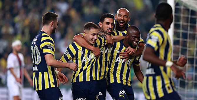Kadıköy'de bol gollü maç: Fenerbahçe, Karagümrük'ü 5-4 yendi