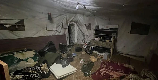 Kuzey Irak'ta PKK'ya ait 4 odalı mağarada silah ve mühimmat bulundu