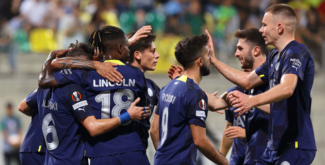 Fenerbahçe son sürat: AEK Larnaca'yı da geçti