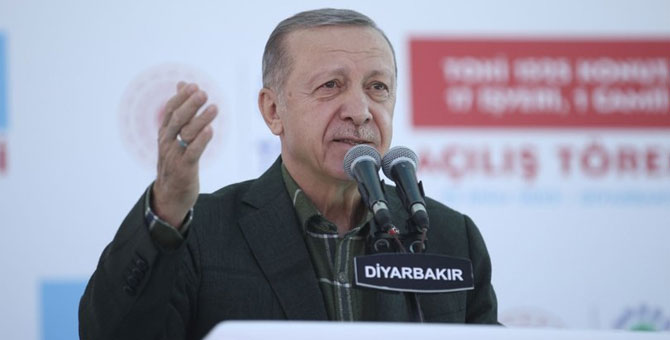 Erdoğan: 'Diyarbakır annelerini, Batı'nın şempanzelerine bırakmadık'