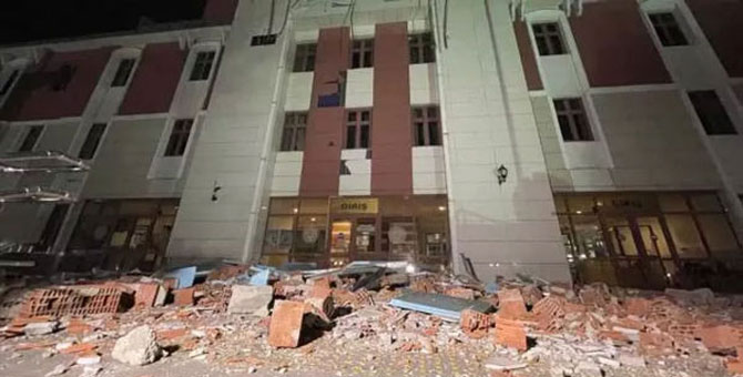 Düzce depreminde yaralı sayısı 93'e yükseldi