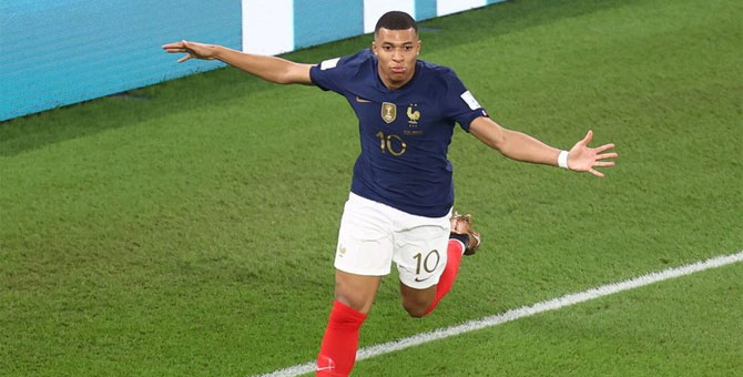 Fransa-Danimarka maçı nefes kesti, Mbappe üst turu getirdi