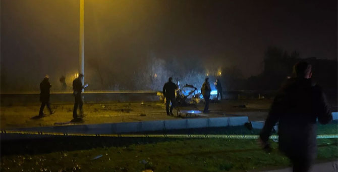 Diyarbakır'da çevik kuvvet aracına bombalı saldırı: 8'i polis, 9 yaralı