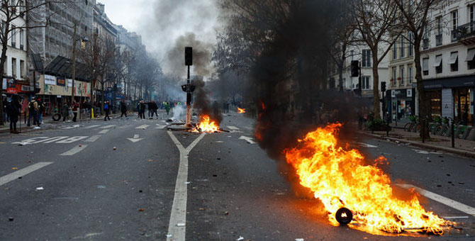 Paris sokakları karıştı... 3 kişiyi öldüren saldırgan yeniden gözaltında!
