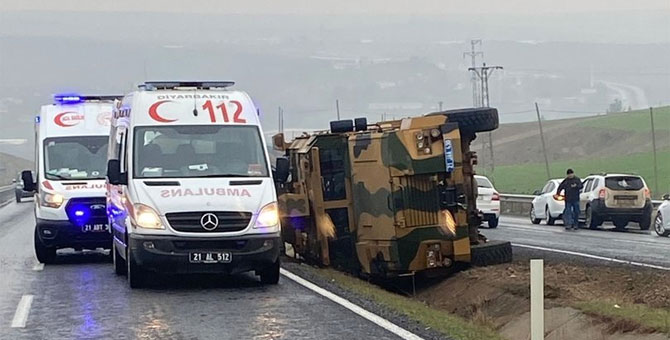 Diyarbakır'da zırhlı araç kontrolden çıktı: 6 asker yaralandı