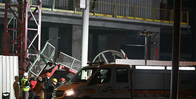 İzmir'de vinç düştü: 5 işçi öldü, 2 işçi yaralandı