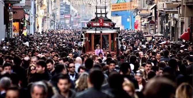 İstanbul'da yabancılara geçit yok: Oturum izinleri durduruldu