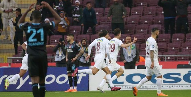 Trabzonspor, Hatay deplasmanında 3 dakikada yıkıldı