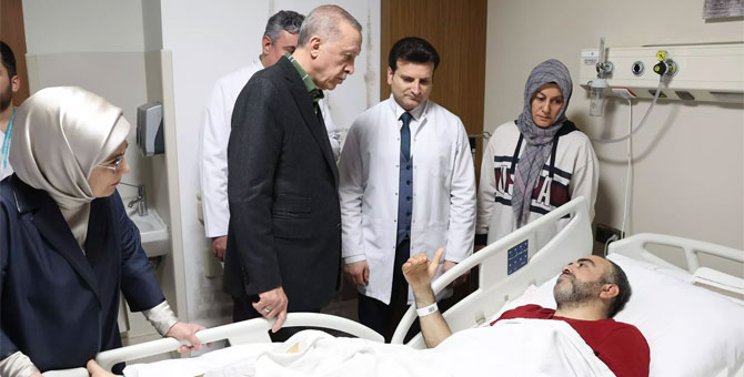 Erdoğan'dan İstanbul'da tedavi gören depremzedelere ziyaret