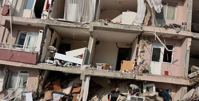 Yıkılan binalarla ilgili 3 müteahhit daha tutuklandı