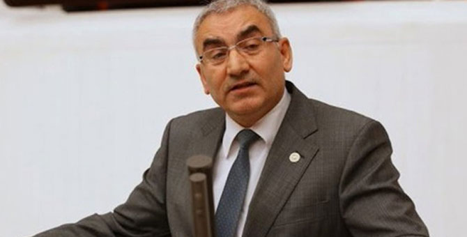İYİ Partili Ayhan Altıntaş, partisinden önce istifa etti, sonra vazgeçti