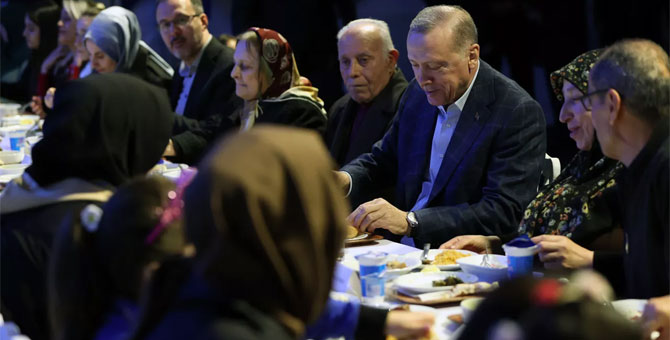 Erdoğan, depremzedelere seslendi: 'Kritik bir tercihin arifesindeyiz'