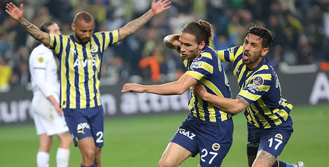 Crespo'dan Fenerbahçe'ye 90+6'da hayat öpücüğü