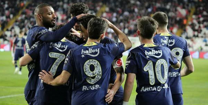 Fenerbahçe'den kritik galibiyet: Sivas'ta Ferdi Kadıoğlu farkı
