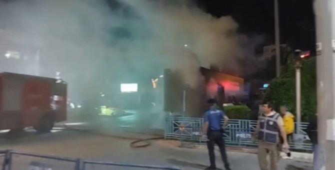 Mersin'de AKP’nin düzenlediği konserde yangın