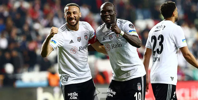 Beşiktaş, zirve yarışında 3 puanı 3 golle aldı