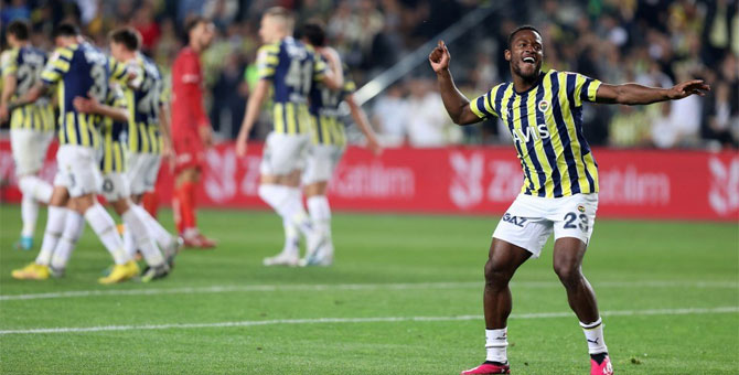Fenerbahçe, Sivasspor karşısında güle oynaya finale çıktı