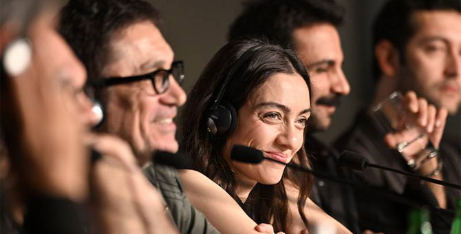 Merve Dizdar'a Cannes'da 'En İyi Kadın Oyuncu' ödülü