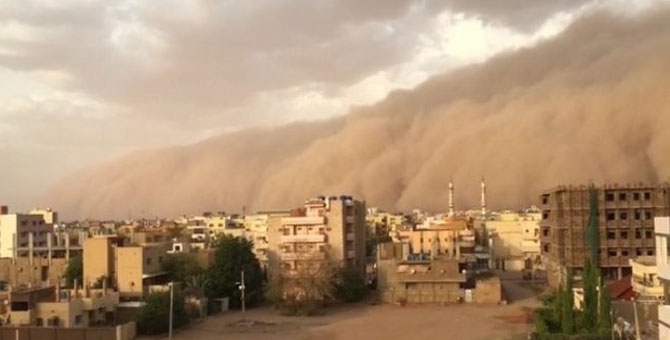 İran'da kum fırtınası kâbusu: 1000'den fazla kişi hastanelik oldu