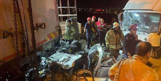 TEM Otoyolu'nda feci kaza: 4 çocuk hayatını kaybetti