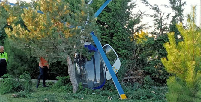 Afyon'da rüzgâra kapılan helikopter ağaçlara çarptı