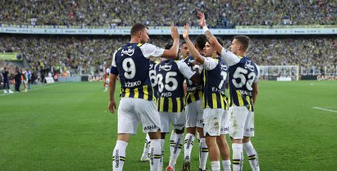 Fenerbahçe Antalyaspor'u yendi, zirve el değiştirdi