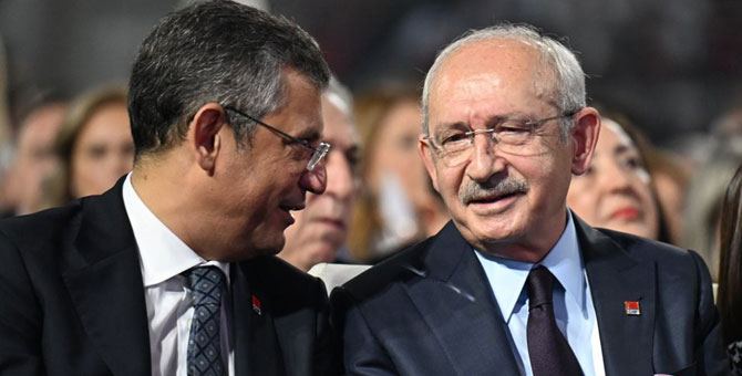 CHP'de başkanlık yarışı için Kılıçdaroğlu ve Özel oylarını kullandı