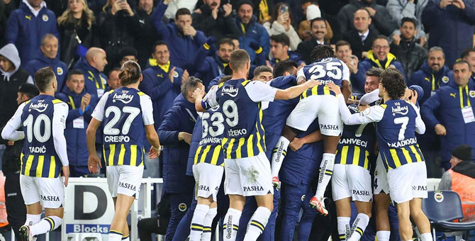 Fenerbahçe Sivasspor'u farklı yendi, zirveyi devraldı