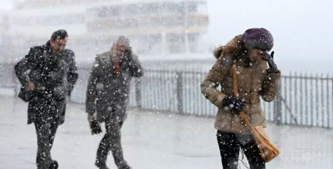 Kar kâbusu geri döndü: İstanbul'da kar yağışı kaç gün sürecek?