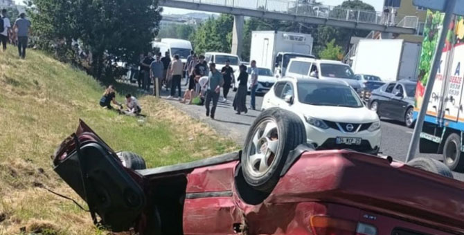 Kumburgaz'da otomobil otobüs durağına daldı: 2 ölü, 9 yaralı