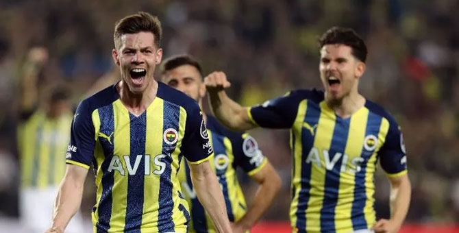 Fenerbahçe Galatasaray'ı devirdi, 2'nci sıraya yükseldi