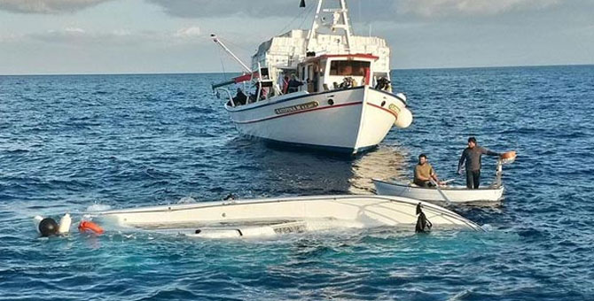 Akdeniz'de 100 kişiyi taşıyan tekne battı: 90'dan fazla göçmen öldü