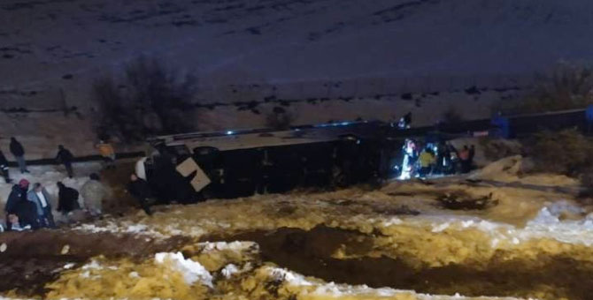 Gaziantep'te yolcu otobüsü şarampole düştü: 3'ü ağır, 25 yaralı
