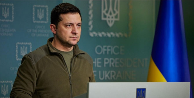 Zelenskiy'den Ukrayna halkına çağrı: 'Saldırıya geçin'